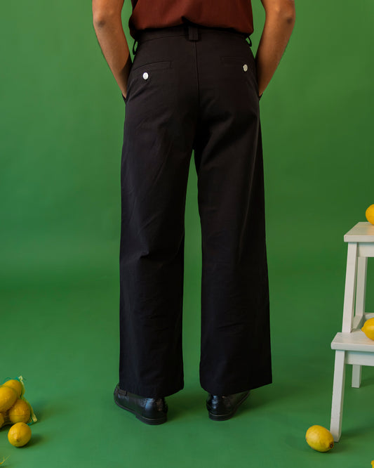 BLACK PLEATED PANTS